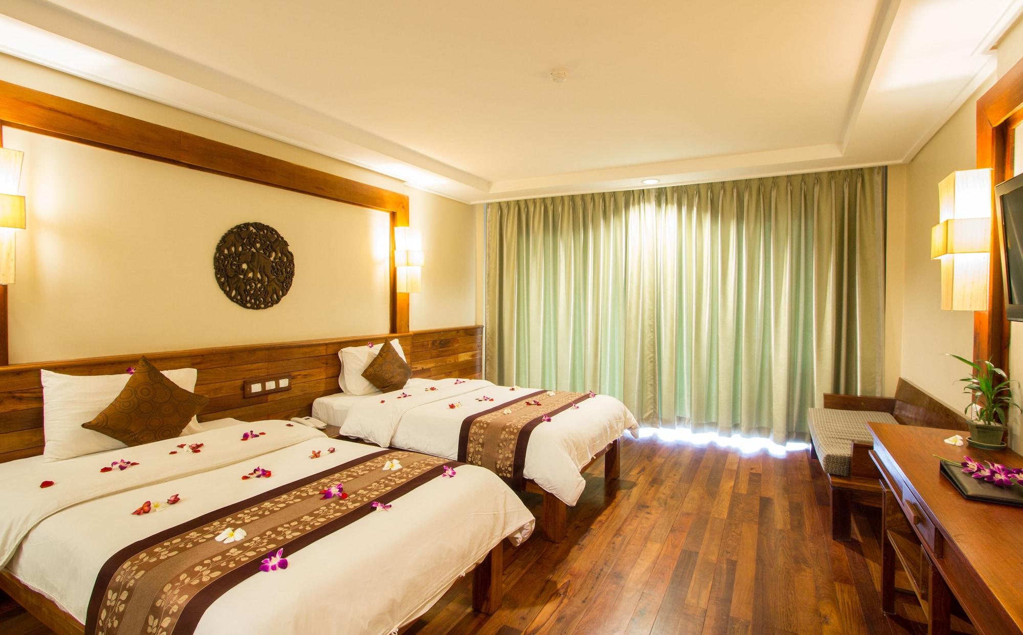 Royal Empire Premium Hotel Ciudad de Siem Riep Exterior foto