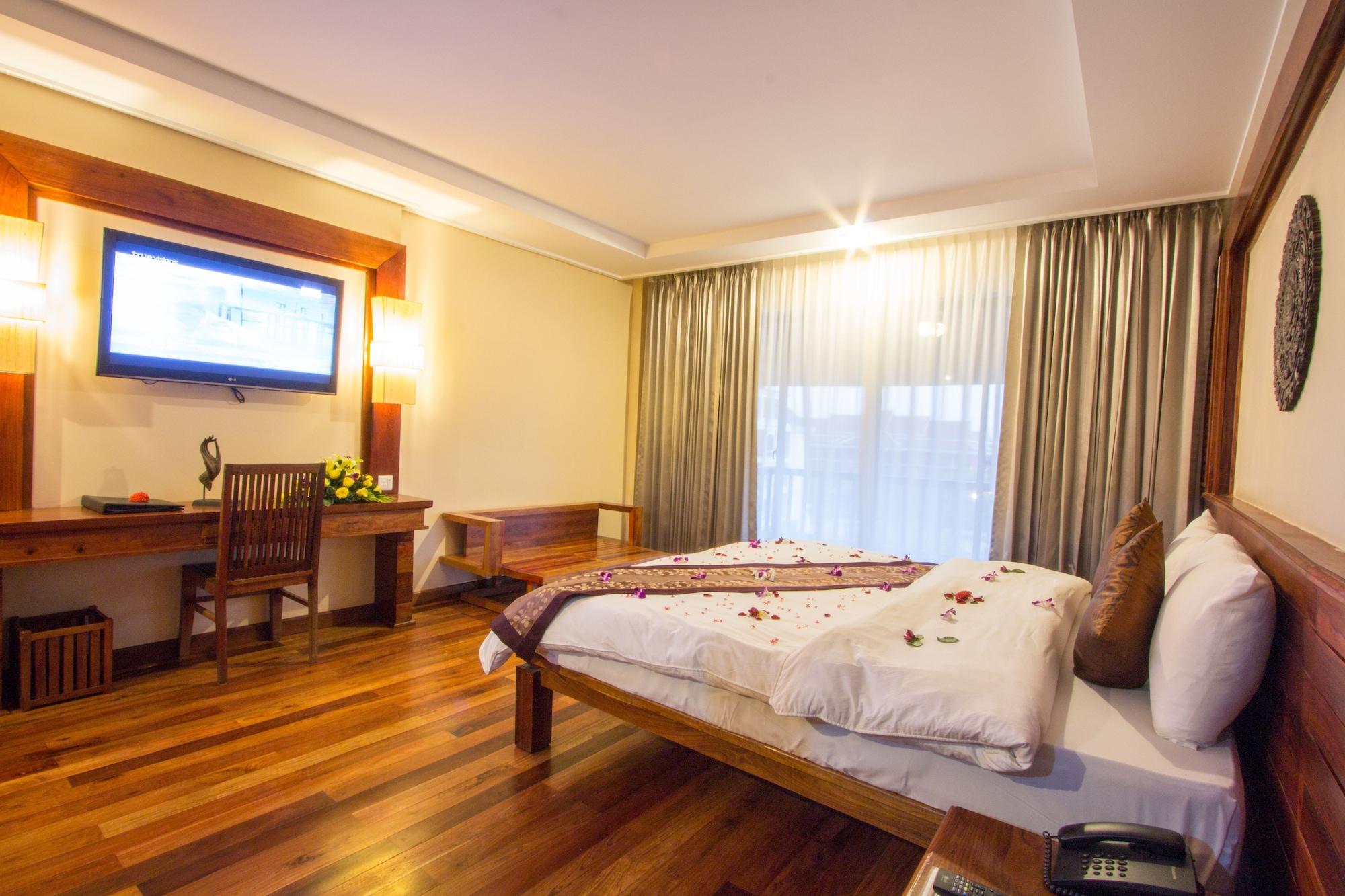 Royal Empire Premium Hotel Ciudad de Siem Riep Exterior foto
