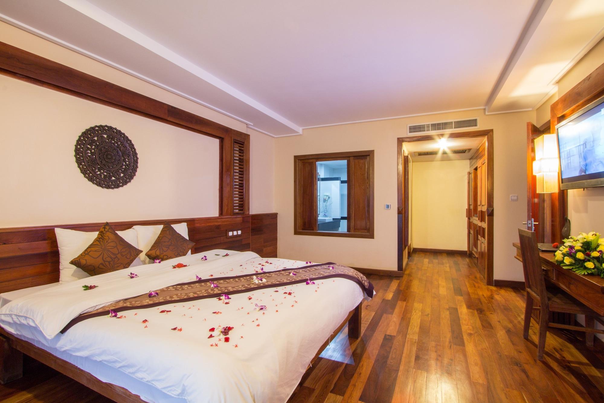 Royal Empire Premium Hotel Ciudad de Siem Riep Exterior foto