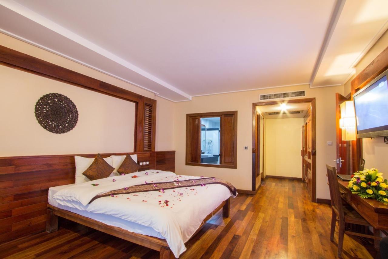 Royal Empire Premium Hotel Ciudad de Siem Riep Exterior foto