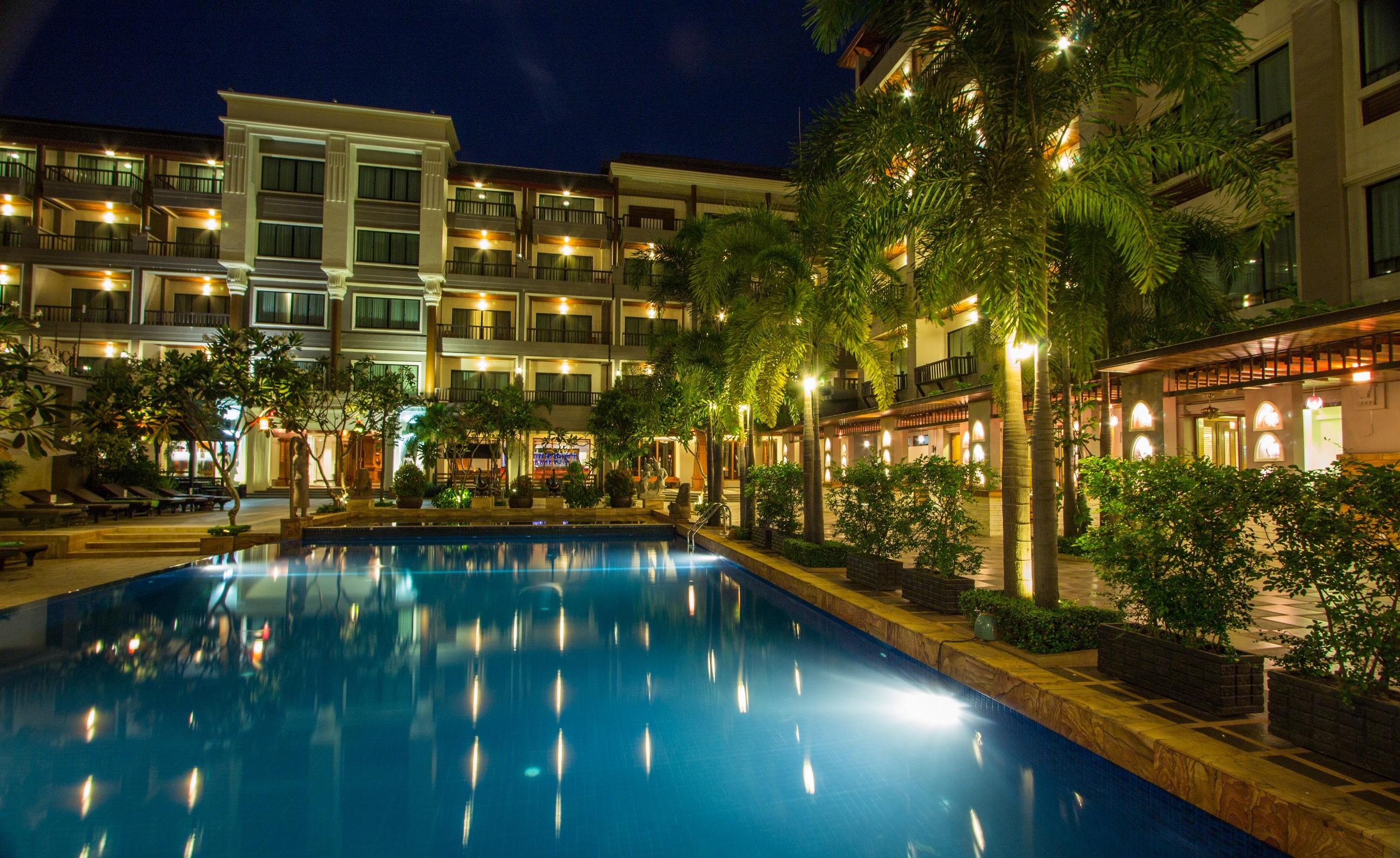 Royal Empire Premium Hotel Ciudad de Siem Riep Exterior foto