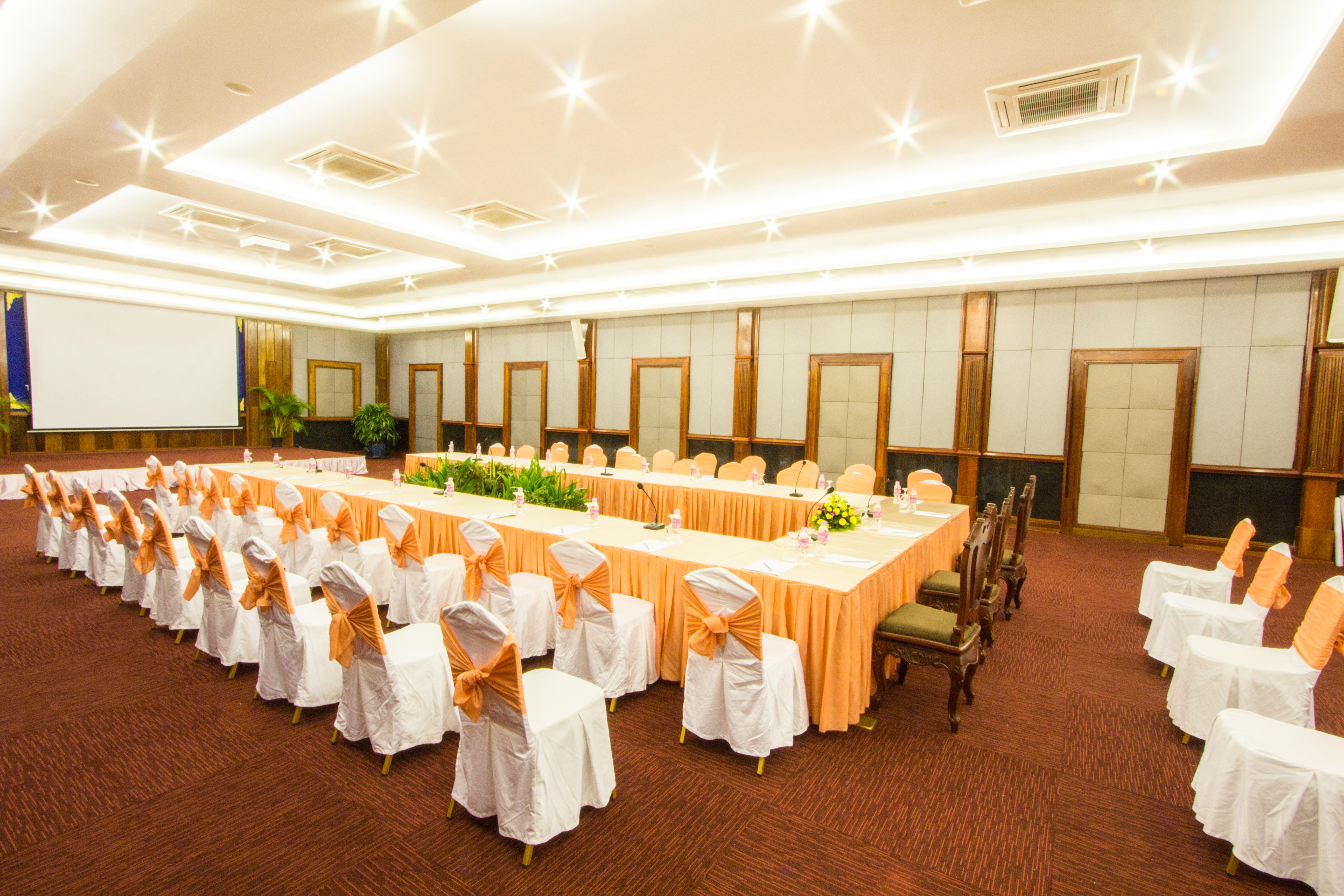Royal Empire Premium Hotel Ciudad de Siem Riep Exterior foto