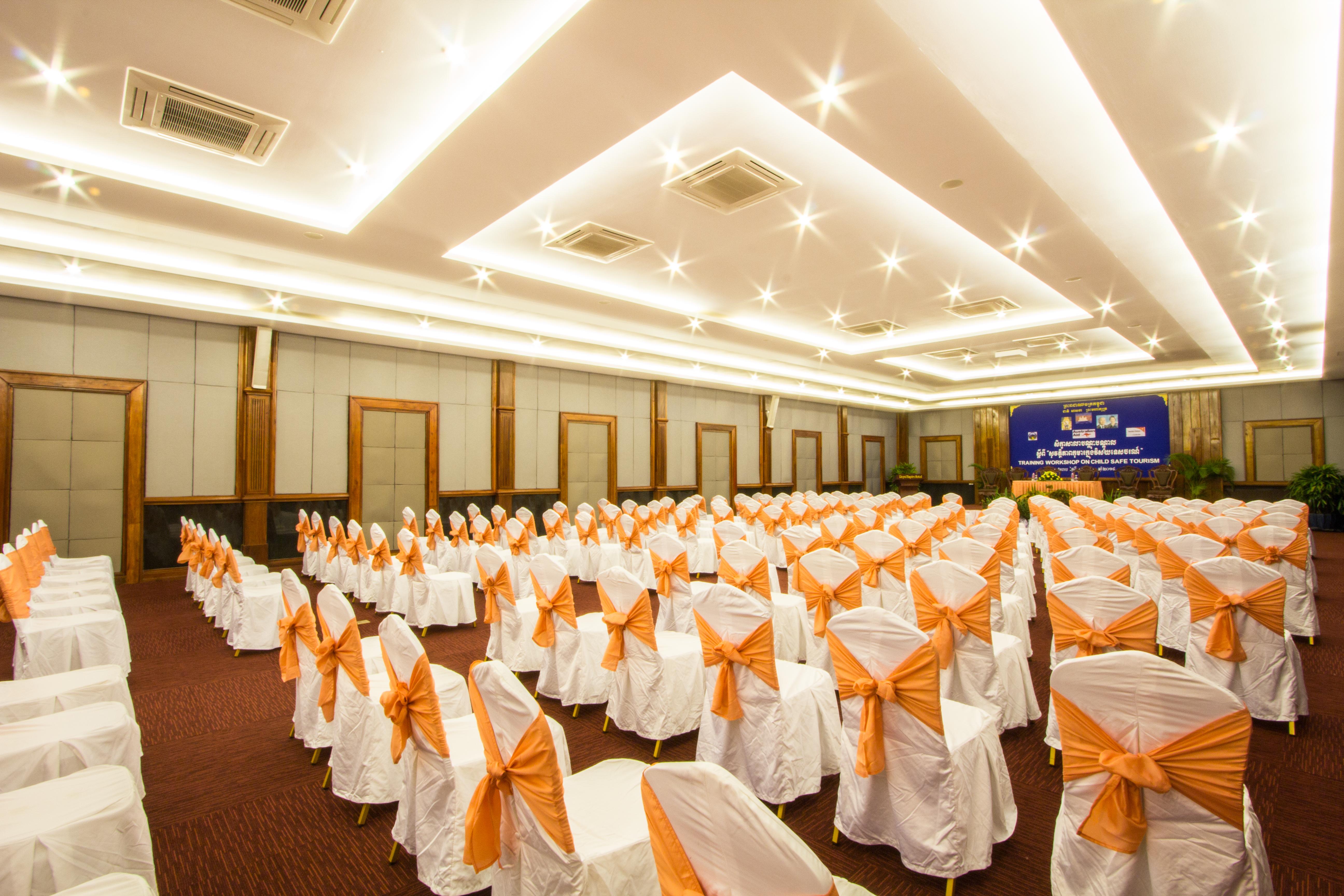 Royal Empire Premium Hotel Ciudad de Siem Riep Exterior foto