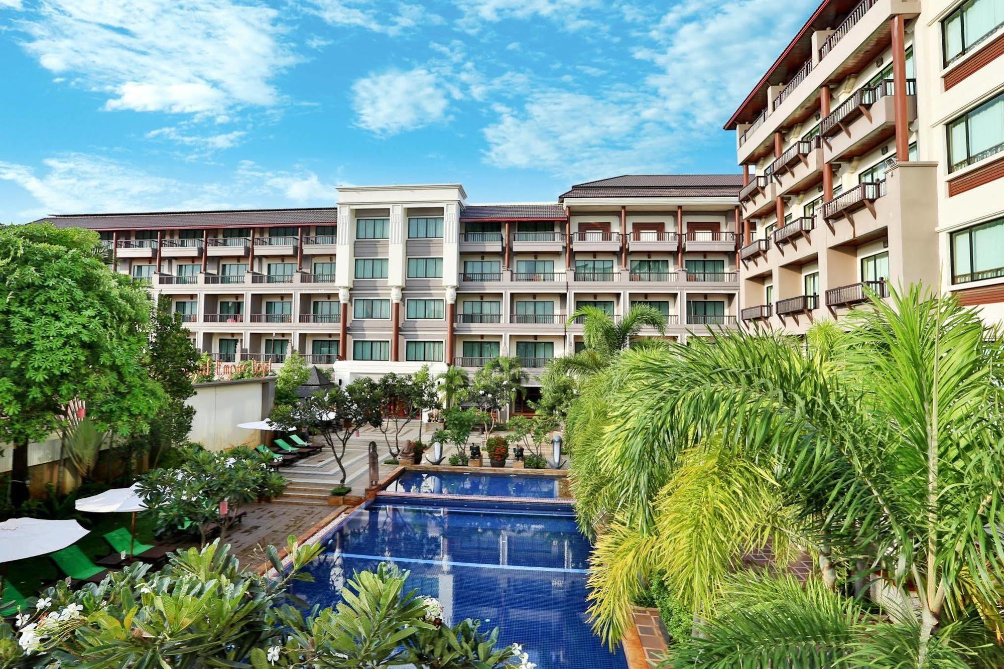 Royal Empire Premium Hotel Ciudad de Siem Riep Exterior foto