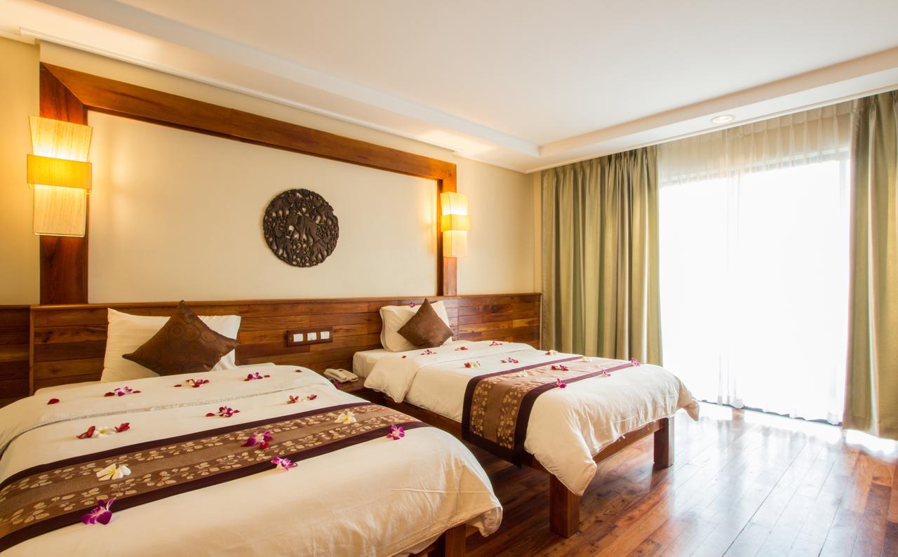 Royal Empire Premium Hotel Ciudad de Siem Riep Exterior foto