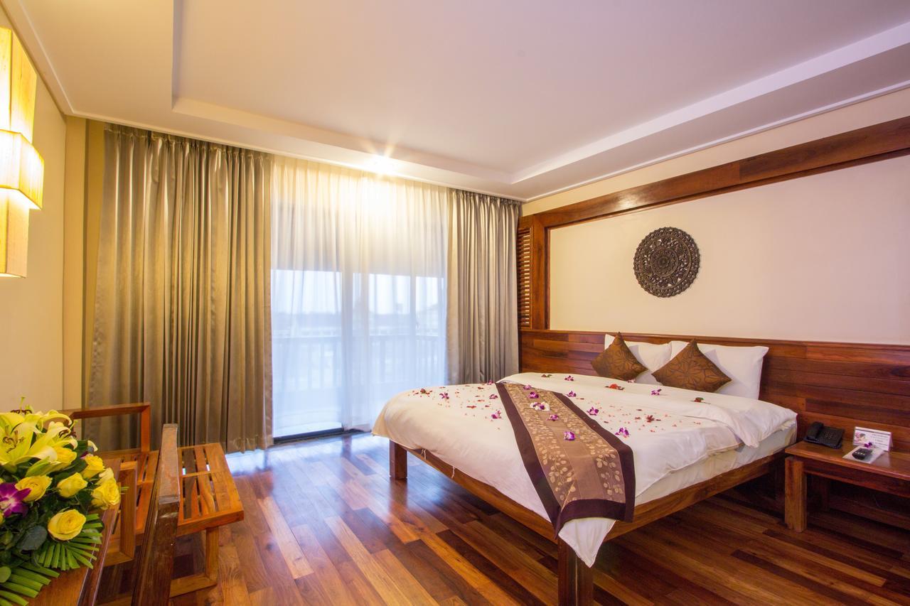 Royal Empire Premium Hotel Ciudad de Siem Riep Exterior foto