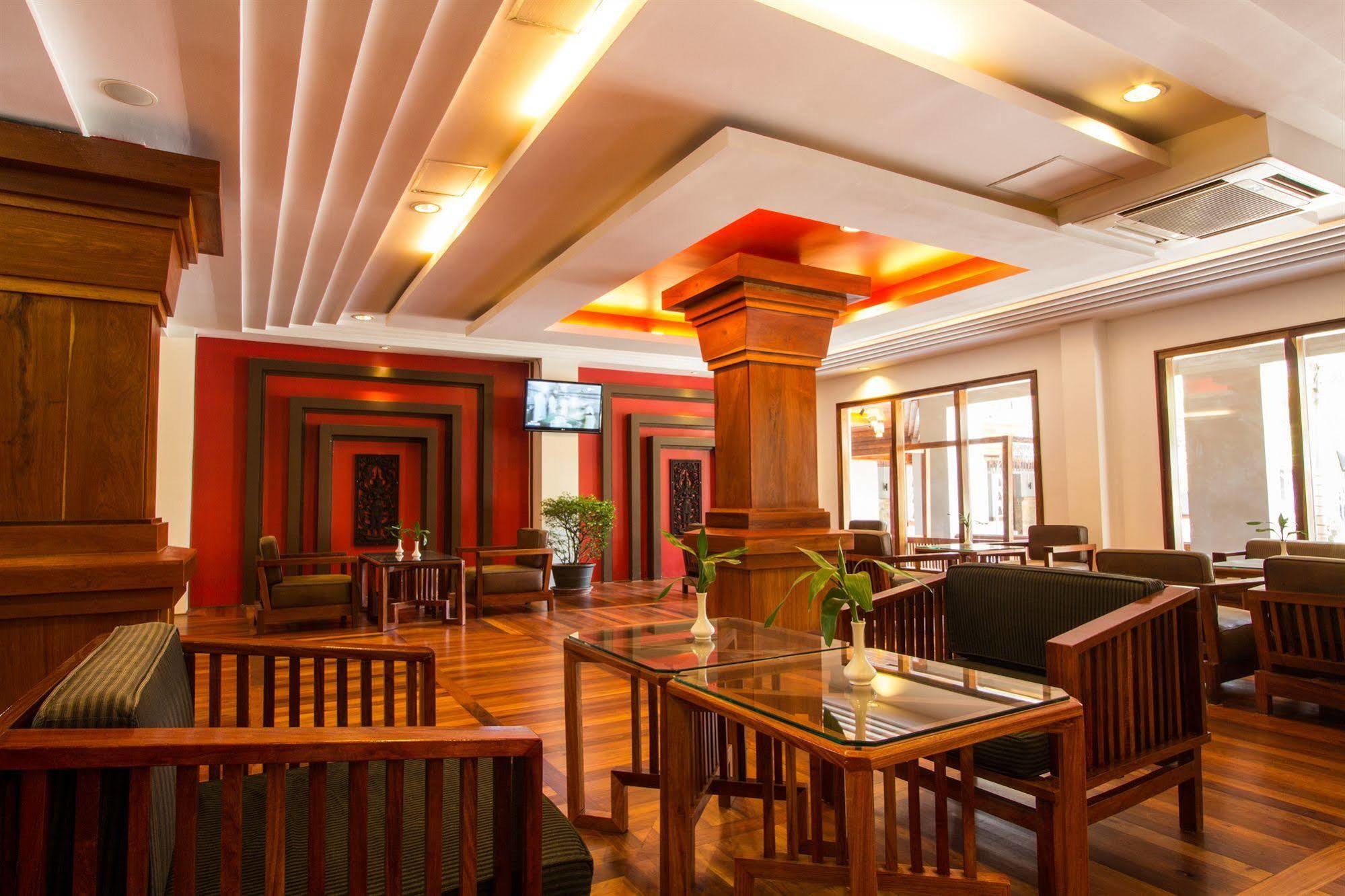 Royal Empire Premium Hotel Ciudad de Siem Riep Exterior foto
