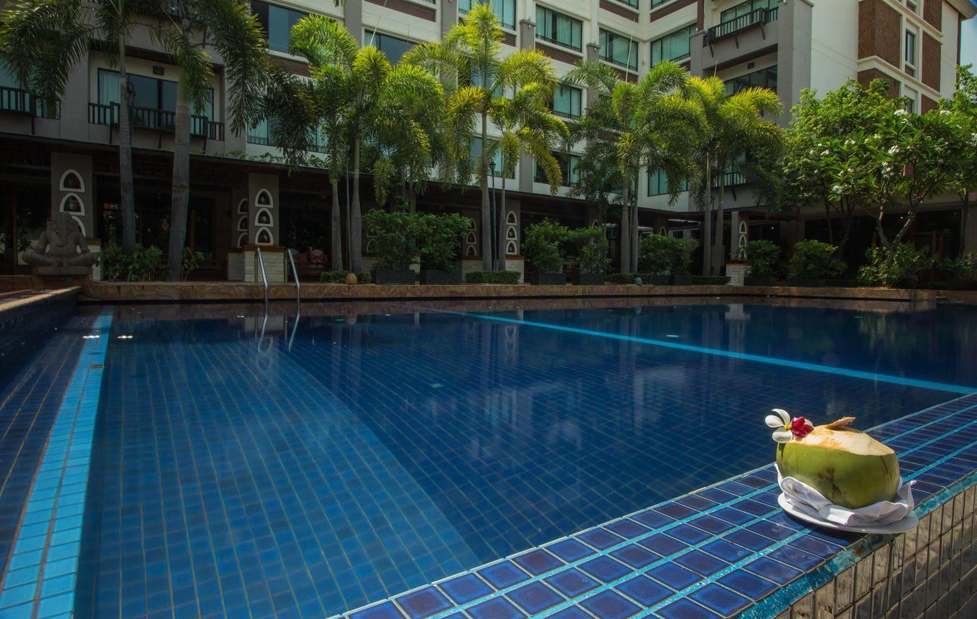 Royal Empire Premium Hotel Ciudad de Siem Riep Exterior foto